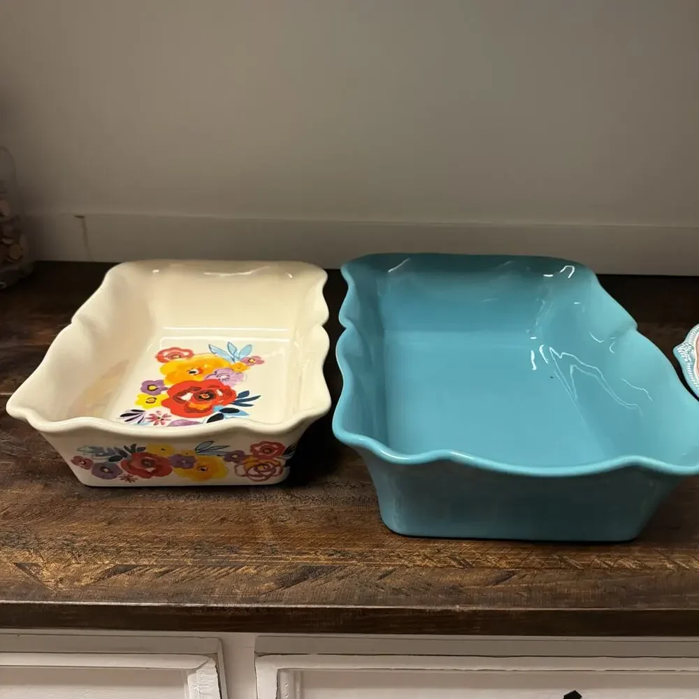 The Pioneer Woman 2-Piece Rectangular Ruffle Top Ceramic Bakeware Set